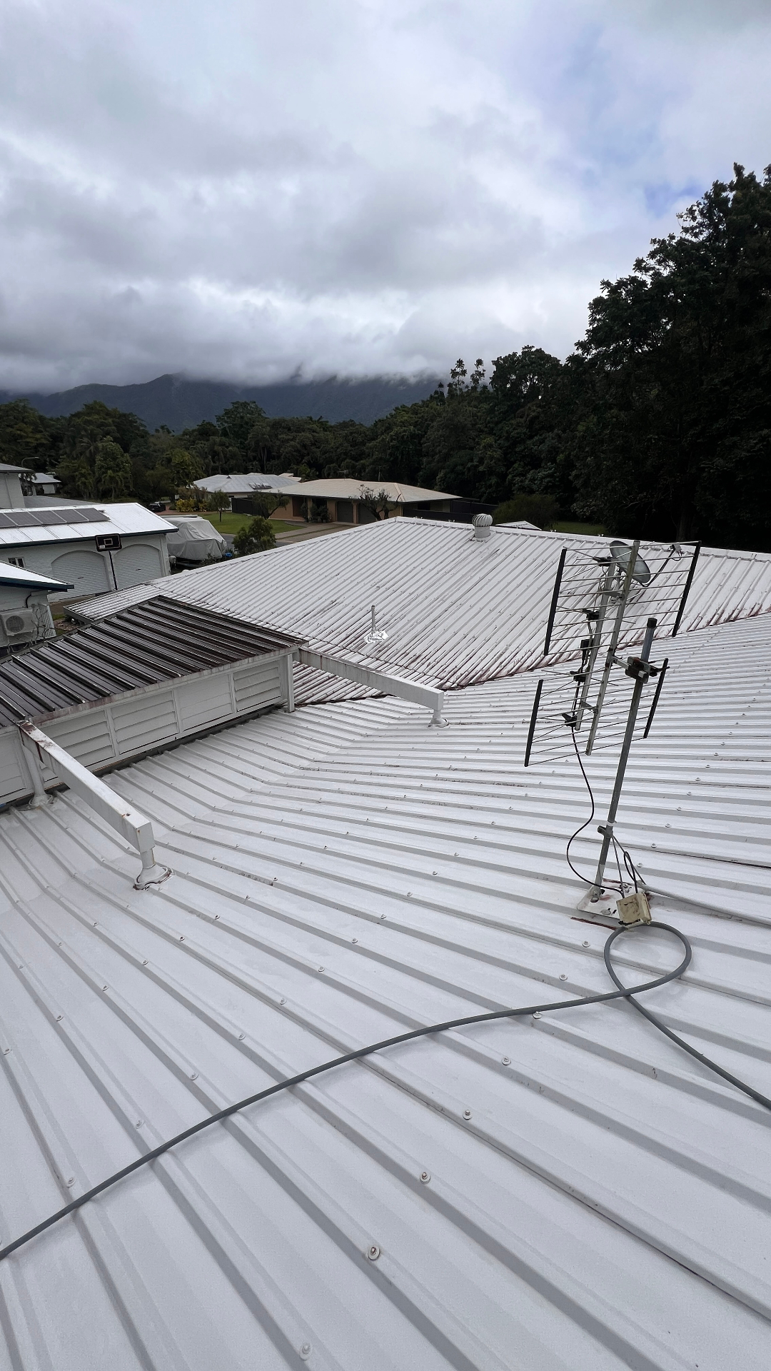 Bright clean metal roof after soft washing